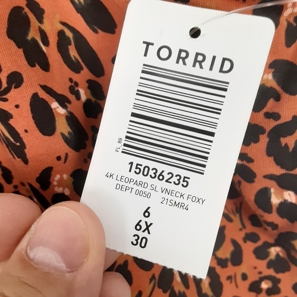 NWT Torrid | Leopard V-Neck Foxy Tee - Picture 8 of 11